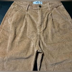 💥 Ultra high rise corduroy mom jeans
Size 3 💥26waist)💥
💥New condition💥
#HJ3